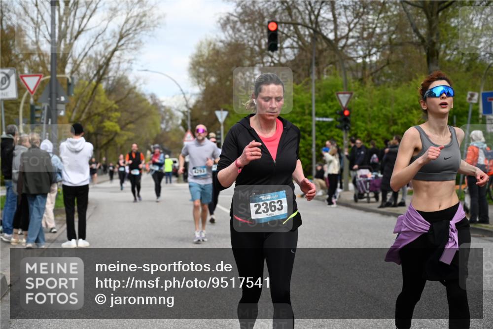 12.04.2026 - 45. Internationalen Wilhelmsburger Insellauf J. Mangold http://msf.ph/oto/9517541 12.04.2026 13:20:40 Ziel 5342, 3822, 3821, 4999, 4803, 2224, 4223, 4224, 4954, 5258, 3284, 2469, 4305, 2013, 3233, 5230, 3766, 4103, 4341, 5633, 4284, 4293, 5543, 2363, 2363, 2101, 4417, 3552, 3551, 2333, 4018, 5716 meine-sportfotos.de