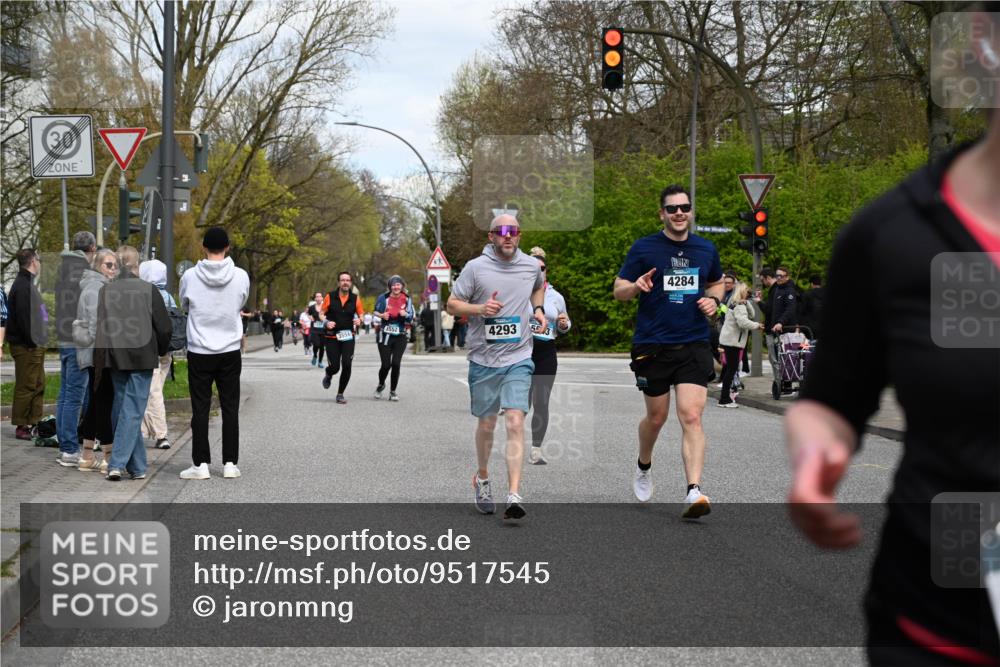 12.04.2026 - 45. Internationalen Wilhelmsburger Insellauf J. Mangold http://msf.ph/oto/9517545 12.04.2026 13:20:41 Ziel 3822, 3821, 4999, 4803, 2224, 4223, 4224, 4954, 5258, 3284, 2469, 4305, 2013, 3233, 5230, 3766, 4103, 4341, 5633, 4284, 4293, 5543, 2363, 2101, 4417, 3552, 3551, 2333, 4018, 5716 meine-sportfotos.de