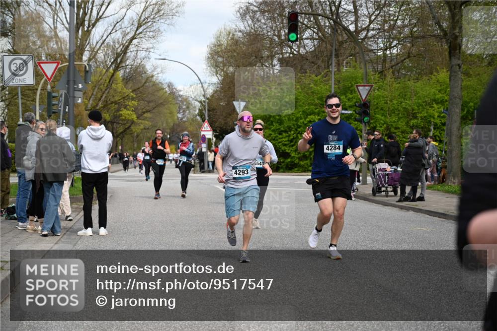 12.04.2026 - 45. Internationalen Wilhelmsburger Insellauf J. Mangold http://msf.ph/oto/9517547 12.04.2026 13:20:41 Ziel 3822, 3821, 4999, 4803, 2224, 4223, 4224, 4954, 5258, 3284, 2469, 4305, 2013, 3233, 5230, 3766, 4103, 4341, 5633, 4284, 4293, 5543, 2363, 2101, 4417, 3552, 3551, 2333, 4018, 5716 meine-sportfotos.de
