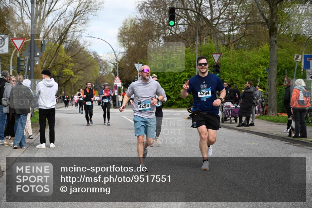 12.04.2026 - 45. Internationalen Wilhelmsburger Insellauf J. Mangold http://msf.ph/oto/9517551 12.04.2026 13:20:42 Ziel 4999, 4803, 2224, 4223, 4224, 4954, 5258, 3284, 2469, 4305, 2013, 3233, 5230, 3766, 4103, 4341, 5633, 4284, 4293, 5543, 2363, 2101, 2101, 4417, 3552, 3551, 2333, 4018, 5716, 4319 meine-sportfotos.de