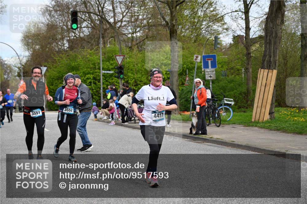 12.04.2026 - 45. Internationalen Wilhelmsburger Insellauf J. Mangold http://msf.ph/oto/9517593 12.04.2026 13:20:47 Ziel 5258, 3284, 2469, 4305, 2013, 3233, 5230, 3766, 4103, 4341, 5633, 4284, 4293, 4293, 5543, 2363, 2101, 4417, 3552, 3551, 2333, 2333, 4018, 5716, 4319, 5297, 4878, 5484 meine-sportfotos.de