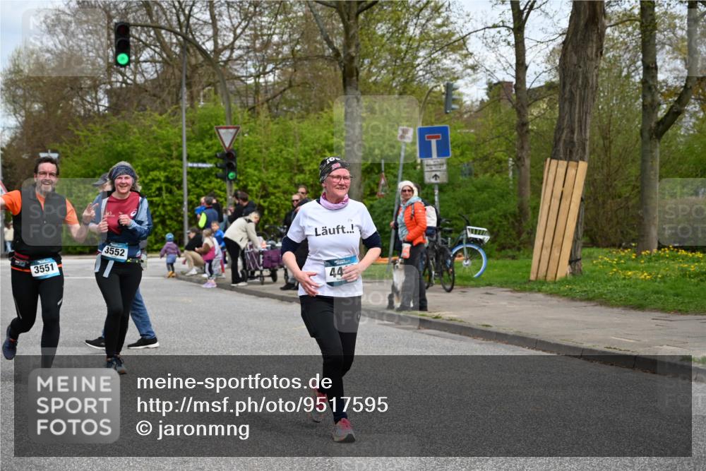12.04.2026 - 45. Internationalen Wilhelmsburger Insellauf J. Mangold http://msf.ph/oto/9517595 12.04.2026 13:20:47 Ziel 5258, 3284, 2469, 4305, 2013, 3233, 5230, 3766, 4103, 4341, 5633, 4284, 4293, 4293, 5543, 2363, 2101, 4417, 3552, 3551, 2333, 2333, 4018, 5716, 4319, 5297, 4878, 5484 meine-sportfotos.de