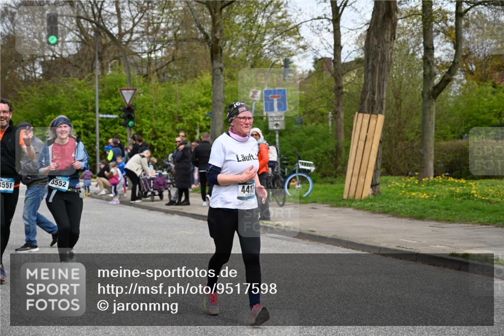 12.04.2026 - 45. Internationalen Wilhelmsburger Insellauf J. Mangold http://msf.ph/oto/9517598 12.04.2026 13:20:47 Ziel 5258, 3284, 2469, 4305, 2013, 3233, 5230, 3766, 4103, 4341, 5633, 4284, 4293, 4293, 5543, 2363, 2101, 4417, 3552, 3551, 2333, 2333, 4018, 5716, 4319, 5297, 4878, 5484 meine-sportfotos.de