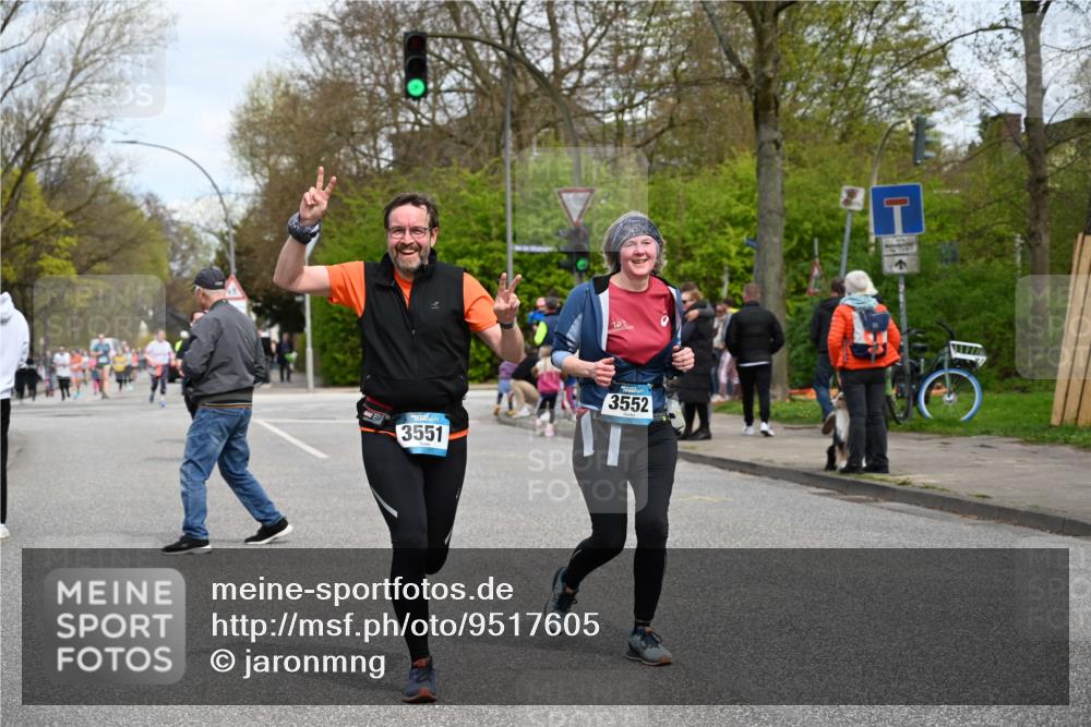12.04.2026 - 45. Internationalen Wilhelmsburger Insellauf J. Mangold http://msf.ph/oto/9517605 12.04.2026 13:20:48 Ziel 2469, 4305, 2013, 3233, 5230, 3766, 4103, 4341, 5633, 4284, 4293, 5543, 2363, 2101, 4417, 3552, 3551, 2333, 4018, 5716, 4319, 5297, 4878, 5484, 2692 meine-sportfotos.de
