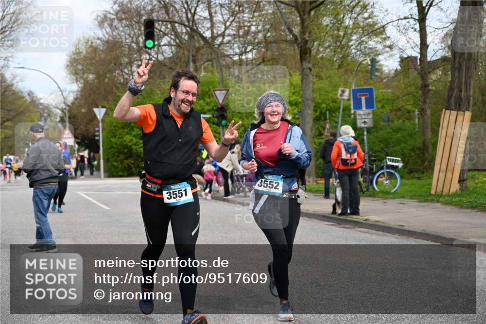 12.04.2026 - 45. Internationalen Wilhelmsburger Insellauf J. Mangold http://msf.ph/oto/9517609 12.04.2026 13:20:48 Ziel 2469, 4305, 2013, 3233, 5230, 3766, 4103, 4341, 5633, 4284, 4293, 5543, 2363, 2101, 4417, 3552, 3551, 2333, 4018, 5716, 4319, 5297, 4878, 5484, 2692 meine-sportfotos.de