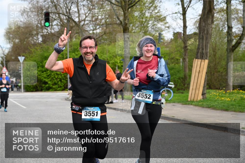 12.04.2026 - 45. Internationalen Wilhelmsburger Insellauf J. Mangold http://msf.ph/oto/9517616 12.04.2026 13:20:49 Ziel 2469, 4305, 2013, 3233, 5230, 3766, 4103, 4341, 5633, 4284, 4293, 5543, 5543, 2363, 2101, 4417, 3552, 3551, 2333, 4018, 5716, 4319, 5297, 4878, 5484, 2692 meine-sportfotos.de