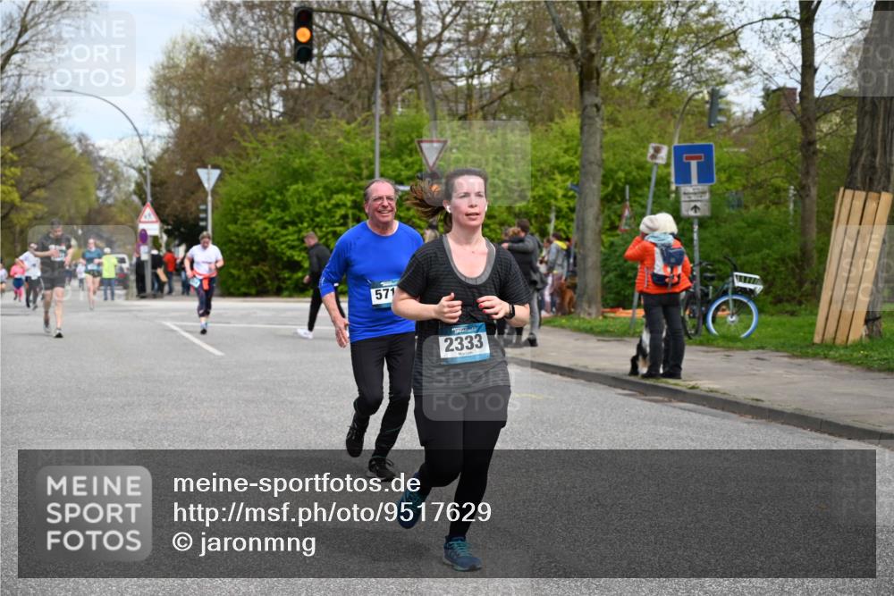 12.04.2026 - 45. Internationalen Wilhelmsburger Insellauf J. Mangold http://msf.ph/oto/9517629 12.04.2026 13:20:54 Ziel 4305, 2013, 3233, 5230, 3766, 4103, 4341, 5633, 4284, 4293, 5543, 2363, 2101, 2101, 4417, 3552, 3551, 2333, 4018, 5716, 4319, 4319, 5297, 4878, 5484, 2692, 4444, 4800 meine-sportfotos.de