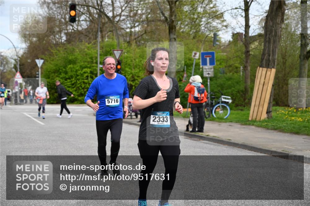 12.04.2026 - 45. Internationalen Wilhelmsburger Insellauf J. Mangold http://msf.ph/oto/9517631 12.04.2026 13:20:55 Ziel 4305, 2013, 3233, 5230, 3766, 4103, 4341, 5633, 4284, 4293, 5543, 2363, 2101, 4417, 3552, 3551, 2333, 4018, 5716, 4319, 5297, 4878, 5484, 2692, 4444, 4800 meine-sportfotos.de