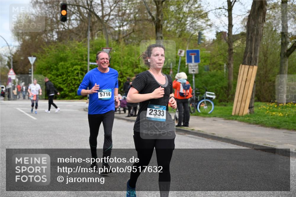 12.04.2026 - 45. Internationalen Wilhelmsburger Insellauf J. Mangold http://msf.ph/oto/9517632 12.04.2026 13:20:55 Ziel 4305, 2013, 3233, 5230, 3766, 4103, 4341, 5633, 4284, 4293, 5543, 2363, 2101, 4417, 3552, 3551, 2333, 4018, 5716, 4319, 5297, 4878, 5484, 2692, 4444, 4800 meine-sportfotos.de
