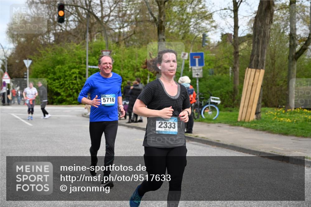 12.04.2026 - 45. Internationalen Wilhelmsburger Insellauf J. Mangold http://msf.ph/oto/9517633 12.04.2026 13:20:55 Ziel 4305, 2013, 3233, 5230, 3766, 4103, 4341, 5633, 4284, 4293, 5543, 2363, 2101, 4417, 3552, 3551, 2333, 4018, 5716, 4319, 5297, 4878, 5484, 2692, 4444, 4800 meine-sportfotos.de