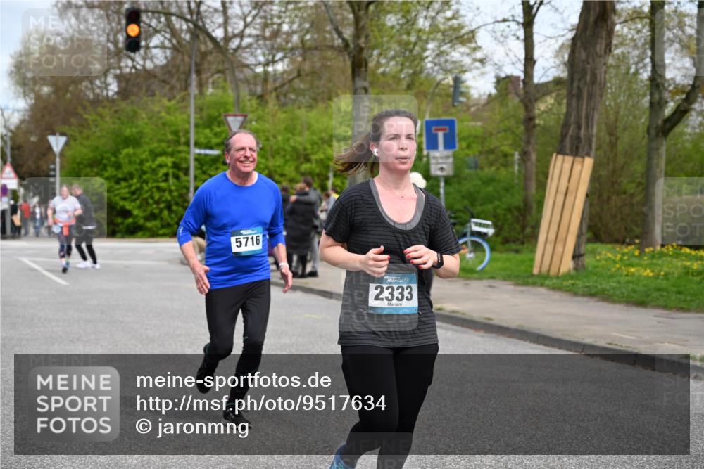 12.04.2026 - 45. Internationalen Wilhelmsburger Insellauf J. Mangold http://msf.ph/oto/9517634 12.04.2026 13:20:55 Ziel 4305, 2013, 3233, 5230, 3766, 4103, 4341, 5633, 4284, 4293, 5543, 2363, 2101, 4417, 3552, 3551, 2333, 4018, 5716, 4319, 5297, 4878, 5484, 2692, 4444, 4800 meine-sportfotos.de