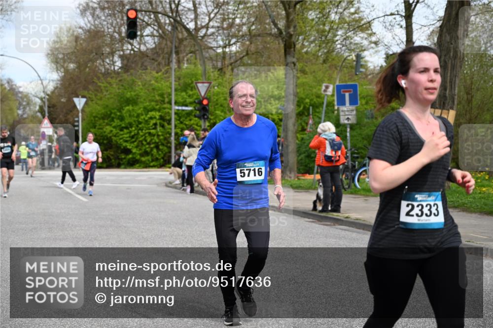 12.04.2026 - 45. Internationalen Wilhelmsburger Insellauf J. Mangold http://msf.ph/oto/9517636 12.04.2026 13:20:56 Ziel 2013, 3233, 5230, 3766, 4103, 4341, 5633, 4284, 4293, 5543, 2363, 2101, 4417, 4417, 3552, 3551, 2333, 4018, 5716, 4319, 5297, 5297, 4878, 5484, 2692, 4444, 4800, 4047, 2175 meine-sportfotos.de