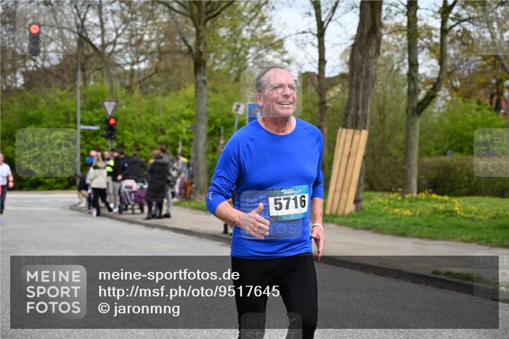 12.04.2026 - 45. Internationalen Wilhelmsburger Insellauf J. Mangold http://msf.ph/oto/9517645 12.04.2026 13:20:56 Ziel 2013, 3233, 5230, 3766, 4103, 4341, 5633, 4284, 4293, 5543, 2363, 2101, 4417, 4417, 3552, 3551, 2333, 4018, 5716, 4319, 5297, 5297, 4878, 5484, 2692, 4444, 4800, 4047, 2175 meine-sportfotos.de