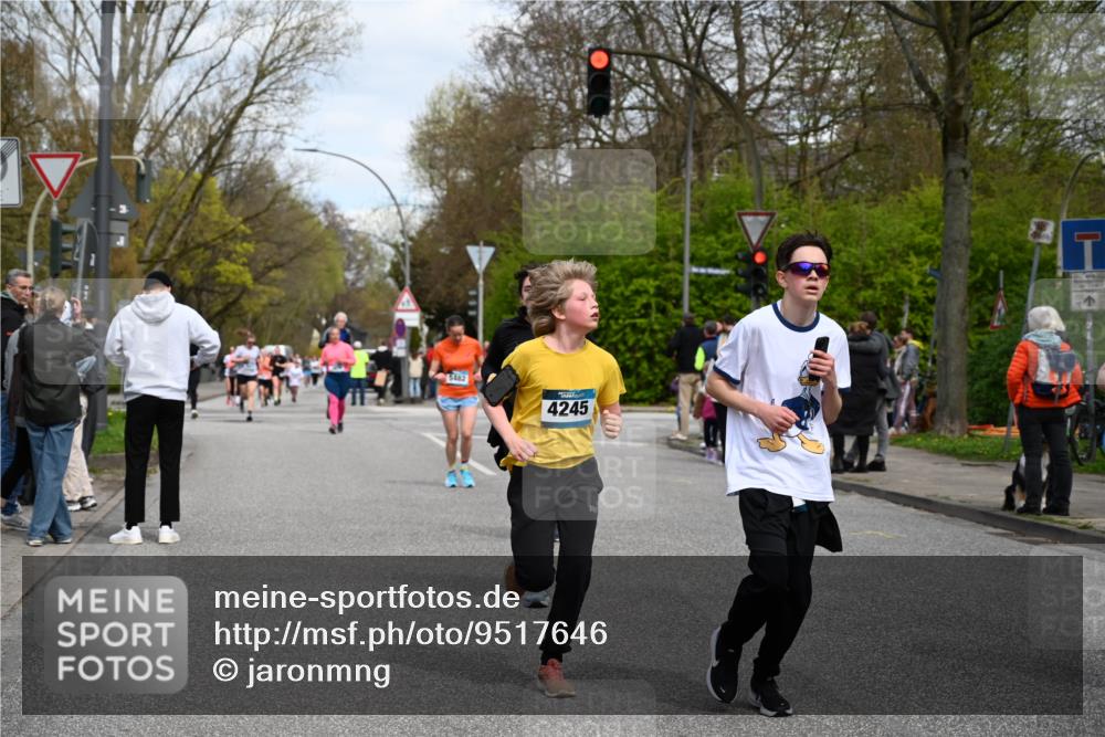 12.04.2026 - 45. Internationalen Wilhelmsburger Insellauf J. Mangold http://msf.ph/oto/9517646 12.04.2026 13:21:08 Ziel 4341, 5633, 4284, 4293, 5543, 2363, 2101, 4417, 3552, 3551, 2333, 4018, 5716, 4319, 5297, 5297, 4878, 5484, 2692, 4444, 4800, 4047, 2175, 4047, 2175, 3402, 5482, 4017 meine-sportfotos.de