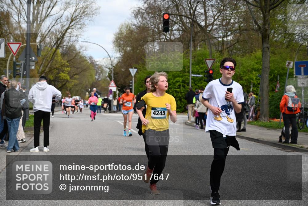 12.04.2026 - 45. Internationalen Wilhelmsburger Insellauf J. Mangold http://msf.ph/oto/9517647 12.04.2026 13:21:09 Ziel 4341, 5633, 4284, 4293, 5543, 2363, 2101, 4417, 3552, 3551, 2333, 4018, 5716, 4319, 5297, 4878, 5484, 2692, 4444, 4800, 4047, 2175, 3402, 3402, 5482, 4017 meine-sportfotos.de