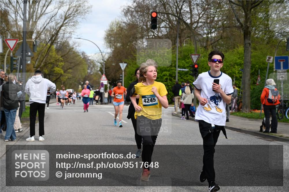 12.04.2026 - 45. Internationalen Wilhelmsburger Insellauf J. Mangold http://msf.ph/oto/9517648 12.04.2026 13:21:09 Ziel 4341, 5633, 4284, 4293, 5543, 2363, 2101, 4417, 3552, 3551, 2333, 4018, 5716, 4319, 5297, 4878, 5484, 2692, 4444, 4800, 4047, 2175, 3402, 3402, 5482, 4017 meine-sportfotos.de