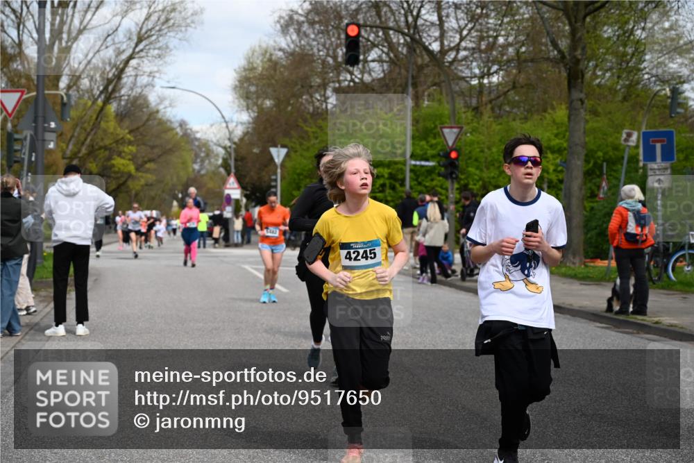 12.04.2026 - 45. Internationalen Wilhelmsburger Insellauf J. Mangold http://msf.ph/oto/9517650 12.04.2026 13:21:09 Ziel 4341, 5633, 4284, 4293, 5543, 2363, 2101, 4417, 3552, 3551, 2333, 4018, 5716, 4319, 5297, 4878, 5484, 2692, 4444, 4800, 4047, 2175, 3402, 3402, 5482, 4017 meine-sportfotos.de