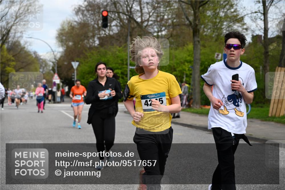12.04.2026 - 45. Internationalen Wilhelmsburger Insellauf J. Mangold http://msf.ph/oto/9517657 12.04.2026 13:21:09 Ziel 4341, 5633, 4284, 4293, 5543, 2363, 2101, 4417, 3552, 3551, 2333, 4018, 5716, 4319, 5297, 4878, 5484, 2692, 4444, 4800, 4047, 2175, 3402, 3402, 5482, 4017 meine-sportfotos.de