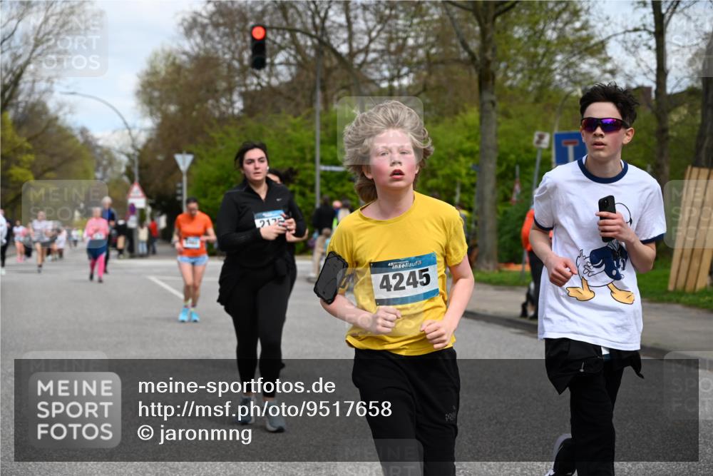 12.04.2026 - 45. Internationalen Wilhelmsburger Insellauf J. Mangold http://msf.ph/oto/9517658 12.04.2026 13:21:09 Ziel 4341, 5633, 4284, 4293, 5543, 2363, 2101, 4417, 3552, 3551, 2333, 4018, 5716, 4319, 5297, 4878, 5484, 2692, 4444, 4800, 4047, 2175, 3402, 3402, 5482, 4017 meine-sportfotos.de