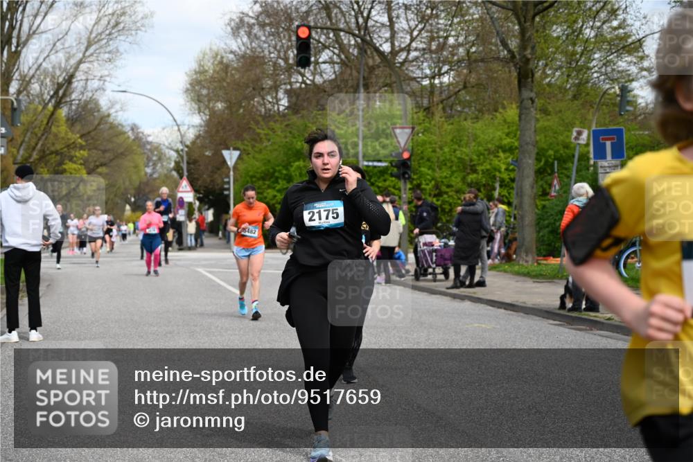 12.04.2026 - 45. Internationalen Wilhelmsburger Insellauf J. Mangold http://msf.ph/oto/9517659 12.04.2026 13:21:10 Ziel 5633, 4284, 4293, 5543, 2363, 2101, 4417, 3552, 3551, 2333, 4018, 5716, 4319, 5297, 4878, 5484, 4878, 5484, 2692, 4444, 4800, 4047, 2175, 3402, 5482, 4017, 3676 meine-sportfotos.de