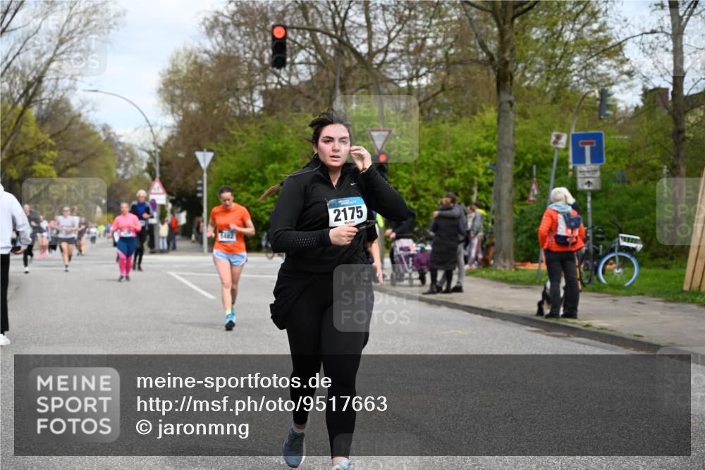 12.04.2026 - 45. Internationalen Wilhelmsburger Insellauf J. Mangold http://msf.ph/oto/9517663 12.04.2026 13:21:10 Ziel 5633, 4284, 4293, 5543, 2363, 2101, 4417, 3552, 3551, 2333, 4018, 5716, 4319, 5297, 4878, 5484, 4878, 5484, 2692, 4444, 4800, 4047, 2175, 3402, 5482, 4017, 3676 meine-sportfotos.de