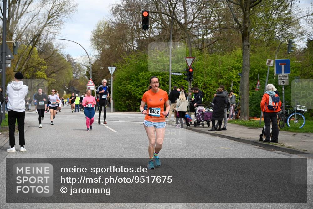 12.04.2026 - 45. Internationalen Wilhelmsburger Insellauf J. Mangold http://msf.ph/oto/9517675 12.04.2026 13:21:13 Ziel 5543, 2363, 2101, 4417, 3552, 3551, 2333, 4018, 5716, 4319, 5297, 4878, 5484, 2692, 4444, 4800, 4047, 2175, 3402, 5482, 5482, 4017, 3676, 2628, 3251 meine-sportfotos.de