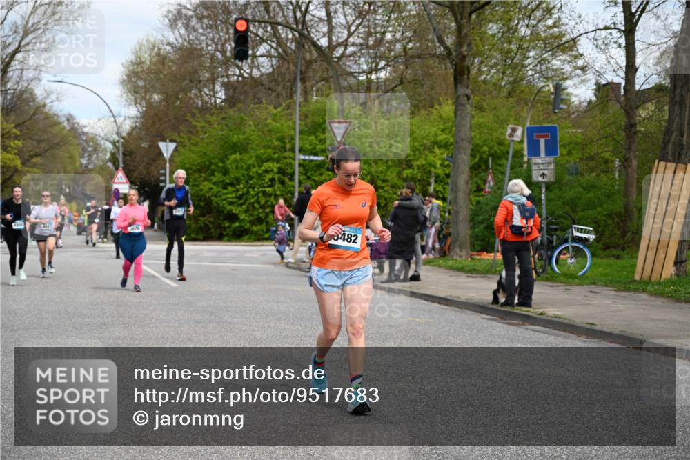 12.04.2026 - 45. Internationalen Wilhelmsburger Insellauf J. Mangold http://msf.ph/oto/9517683 12.04.2026 13:21:13 Ziel 5543, 2363, 2101, 4417, 3552, 3551, 2333, 4018, 5716, 4319, 5297, 4878, 5484, 2692, 4444, 4800, 4047, 2175, 3402, 5482, 5482, 4017, 3676, 2628, 3251 meine-sportfotos.de