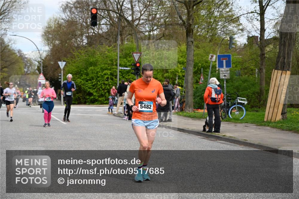 12.04.2026 - 45. Internationalen Wilhelmsburger Insellauf J. Mangold http://msf.ph/oto/9517685 12.04.2026 13:21:14 Ziel 5543, 2363, 2101, 4417, 3552, 3551, 2333, 4018, 5716, 4319, 5297, 4878, 5484, 2692, 4444, 4800, 4047, 2175, 3402, 5482, 4017, 3676, 2628, 3251, 5201 meine-sportfotos.de