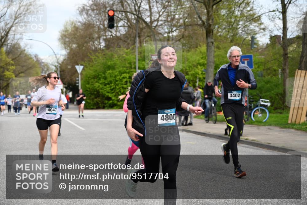 12.04.2026 - 45. Internationalen Wilhelmsburger Insellauf J. Mangold http://msf.ph/oto/9517704 12.04.2026 13:21:19 Ziel 2101, 4417, 3552, 3551, 2333, 4018, 5716, 4319, 5297, 4878, 5484, 2692, 4444, 4800, 4047, 2175, 3402, 5482, 4017, 3676, 2628, 3251, 5201, 3109, 4404, 4362, 2473 meine-sportfotos.de