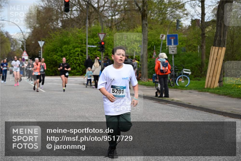 12.04.2026 - 45. Internationalen Wilhelmsburger Insellauf J. Mangold http://msf.ph/oto/9517729 12.04.2026 13:21:23 Ziel 2333, 4018, 5716, 4319, 5297, 4878, 5484, 2692, 4444, 4800, 4047, 2175, 3402, 5482, 4017, 3676, 2628, 2628, 3251, 5201, 3109, 4404, 4362, 2473, 2552, 2130, 2840, 3998 meine-sportfotos.de