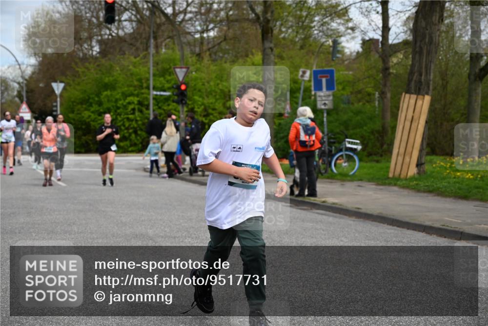 12.04.2026 - 45. Internationalen Wilhelmsburger Insellauf J. Mangold http://msf.ph/oto/9517731 12.04.2026 13:21:23 Ziel 2333, 4018, 5716, 4319, 5297, 4878, 5484, 2692, 4444, 4800, 4047, 2175, 3402, 5482, 4017, 3676, 2628, 2628, 3251, 5201, 3109, 4404, 4362, 2473, 2552, 2130, 2840, 3998 meine-sportfotos.de
