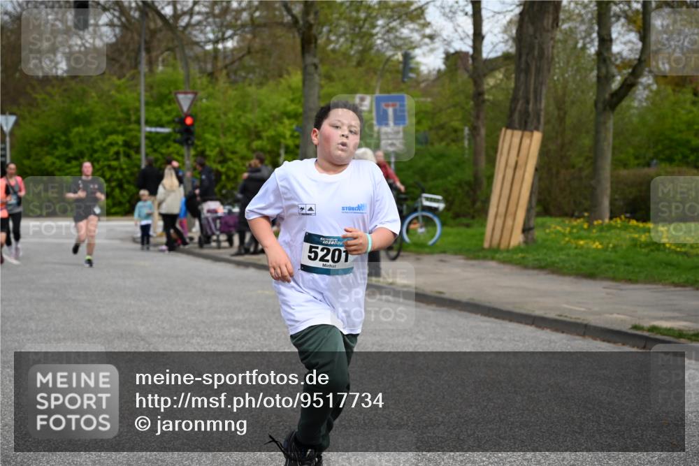 12.04.2026 - 45. Internationalen Wilhelmsburger Insellauf J. Mangold http://msf.ph/oto/9517734 12.04.2026 13:21:23 Ziel 2333, 4018, 5716, 4319, 5297, 4878, 5484, 2692, 4444, 4800, 4047, 2175, 3402, 5482, 4017, 3676, 2628, 2628, 3251, 5201, 3109, 4404, 4362, 2473, 2552, 2130, 2840, 3998 meine-sportfotos.de