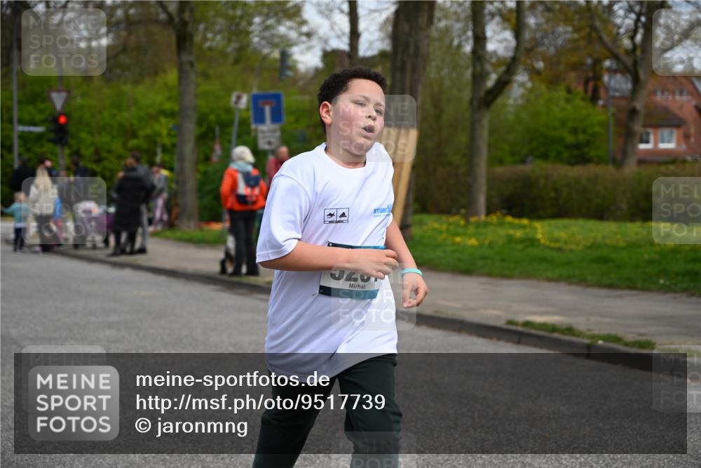 12.04.2026 - 45. Internationalen Wilhelmsburger Insellauf J. Mangold http://msf.ph/oto/9517739 12.04.2026 13:21:24 Ziel 2333, 4018, 5716, 4319, 5297, 4878, 5484, 2692, 4444, 4800, 4047, 2175, 3402, 5482, 4017, 3676, 2628, 3251, 3251, 5201, 3109, 4404, 4362, 2473, 2552, 2130, 2840, 3998, 5462 meine-sportfotos.de