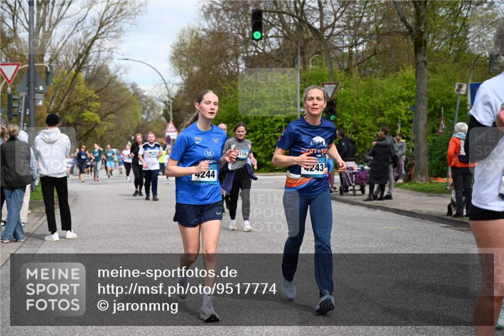 12.04.2026 - 45. Internationalen Wilhelmsburger Insellauf J. Mangold http://msf.ph/oto/9517774 12.04.2026 13:21:33 Ziel 5297, 4878, 5484, 2692, 4444, 4800, 4047, 2175, 3402, 5482, 4017, 3676, 2628, 3251, 5201, 3109, 4404, 4362, 2473, 2552, 2130, 2130, 2840, 3998, 5462, 5205, 4809, 2002, 2332 meine-sportfotos.de