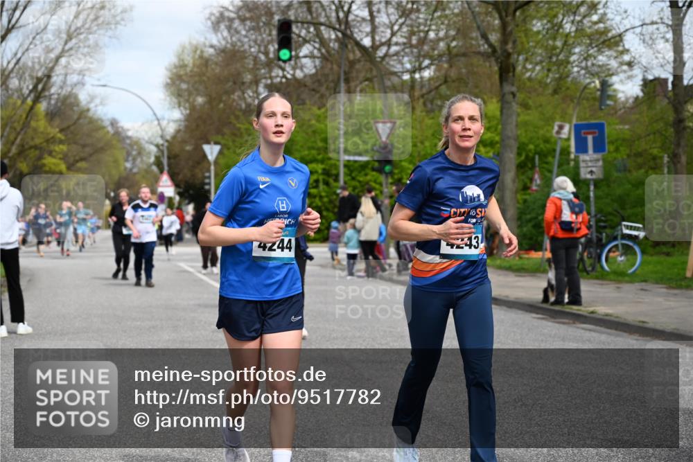 12.04.2026 - 45. Internationalen Wilhelmsburger Insellauf J. Mangold http://msf.ph/oto/9517782 12.04.2026 13:21:34 Ziel 4878, 5484, 2692, 4444, 4800, 4047, 2175, 3402, 5482, 4017, 3676, 3676, 2628, 3251, 5201, 3109, 4404, 4362, 2473, 2552, 2130, 2840, 3998, 5462, 5205, 4809, 2002, 2332 meine-sportfotos.de