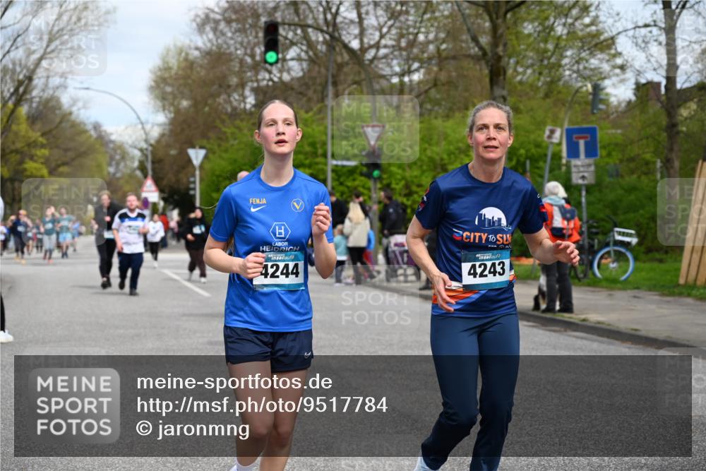12.04.2026 - 45. Internationalen Wilhelmsburger Insellauf J. Mangold http://msf.ph/oto/9517784 12.04.2026 13:21:34 Ziel 4878, 5484, 2692, 4444, 4800, 4047, 2175, 3402, 5482, 4017, 3676, 3676, 2628, 3251, 5201, 3109, 4404, 4362, 2473, 2552, 2130, 2840, 3998, 5462, 5205, 4809, 2002, 2332 meine-sportfotos.de