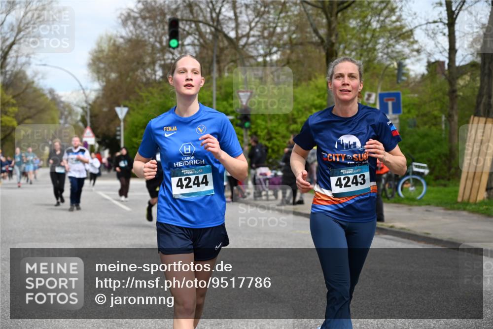12.04.2026 - 45. Internationalen Wilhelmsburger Insellauf J. Mangold http://msf.ph/oto/9517786 12.04.2026 13:21:34 Ziel 4878, 5484, 2692, 4444, 4800, 4047, 2175, 3402, 5482, 4017, 3676, 3676, 2628, 3251, 5201, 3109, 4404, 4362, 2473, 2552, 2130, 2840, 3998, 5462, 5205, 4809, 2002, 2332 meine-sportfotos.de