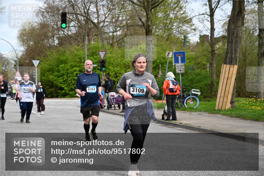 12.04.2026 - 45. Internationalen Wilhelmsburger Insellauf J. Mangold http://msf.ph/oto/9517802 12.04.2026 13:21:36 Ziel 2692, 4444, 4800, 4047, 2175, 3402, 5482, 4017, 3676, 2628, 3251, 3251, 5201, 3109, 4404, 4362, 2473, 2552, 2130, 2840, 3998, 5462, 5462, 5205, 4809, 2002, 2332 meine-sportfotos.de
