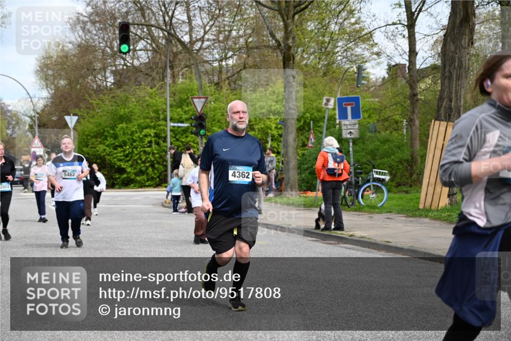 12.04.2026 - 45. Internationalen Wilhelmsburger Insellauf J. Mangold http://msf.ph/oto/9517808 12.04.2026 13:21:37 Ziel 2692, 4444, 4800, 4047, 2175, 3402, 5482, 4017, 3676, 2628, 3251, 5201, 3109, 4404, 4362, 2473, 2552, 2130, 2840, 3998, 5462, 5205, 4809, 2002, 2332, 2116 meine-sportfotos.de