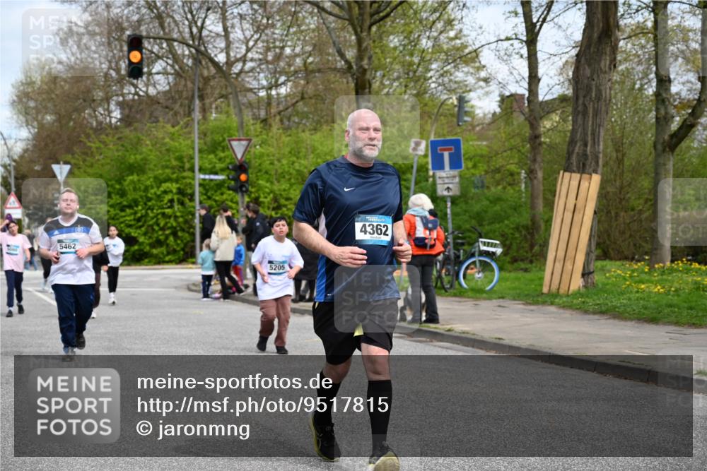 12.04.2026 - 45. Internationalen Wilhelmsburger Insellauf J. Mangold http://msf.ph/oto/9517815 12.04.2026 13:21:38 Ziel 4444, 4800, 4047, 2175, 3402, 5482, 4017, 3676, 2628, 3251, 5201, 5201, 3109, 4404, 4362, 2473, 2552, 2130, 2840, 3998, 5462, 5205, 5205, 4809, 2002, 2332, 2116, 3581 meine-sportfotos.de