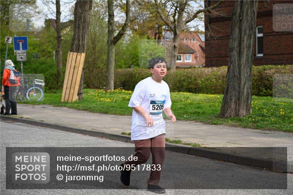 12.04.2026 - 45. Internationalen Wilhelmsburger Insellauf J. Mangold http://msf.ph/oto/9517833 12.04.2026 13:21:41 Ziel 4800, 4047, 2175, 3402, 5482, 4017, 3676, 2628, 3251, 5201, 3109, 4404, 3109, 4404, 4362, 2473, 2552, 2130, 2840, 3998, 5462, 5205, 4809, 2002, 2332, 2116, 3581, 3235, 3915, 5080, 4348, 5085 meine-sportfotos.de