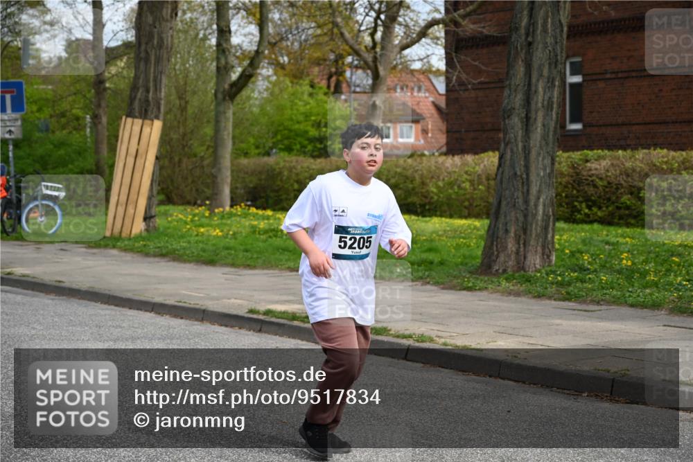 12.04.2026 - 45. Internationalen Wilhelmsburger Insellauf J. Mangold http://msf.ph/oto/9517834 12.04.2026 13:21:41 Ziel 4800, 4047, 2175, 3402, 5482, 4017, 3676, 2628, 3251, 5201, 3109, 4404, 3109, 4404, 4362, 2473, 2552, 2130, 2840, 3998, 5462, 5205, 4809, 2002, 2332, 2116, 3581, 3235, 3915, 5080, 4348, 5085 meine-sportfotos.de