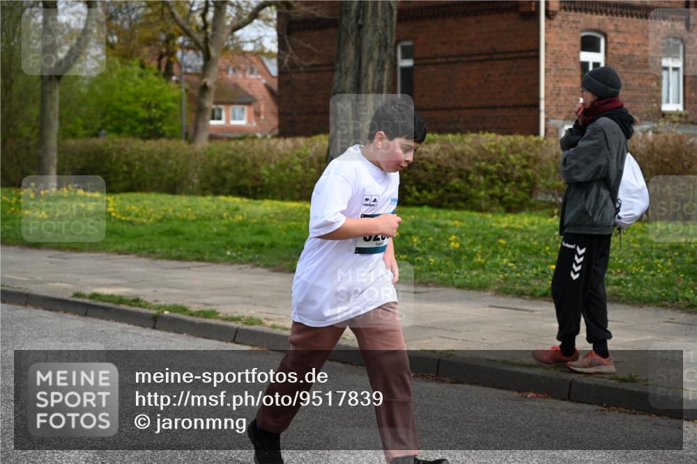 12.04.2026 - 45. Internationalen Wilhelmsburger Insellauf J. Mangold http://msf.ph/oto/9517839 12.04.2026 13:21:41 Ziel 4800, 4047, 2175, 3402, 5482, 4017, 3676, 2628, 3251, 5201, 3109, 4404, 3109, 4404, 4362, 2473, 2552, 2130, 2840, 3998, 5462, 5205, 4809, 2002, 2332, 2116, 3581, 3235, 3915, 5080, 4348, 5085 meine-sportfotos.de