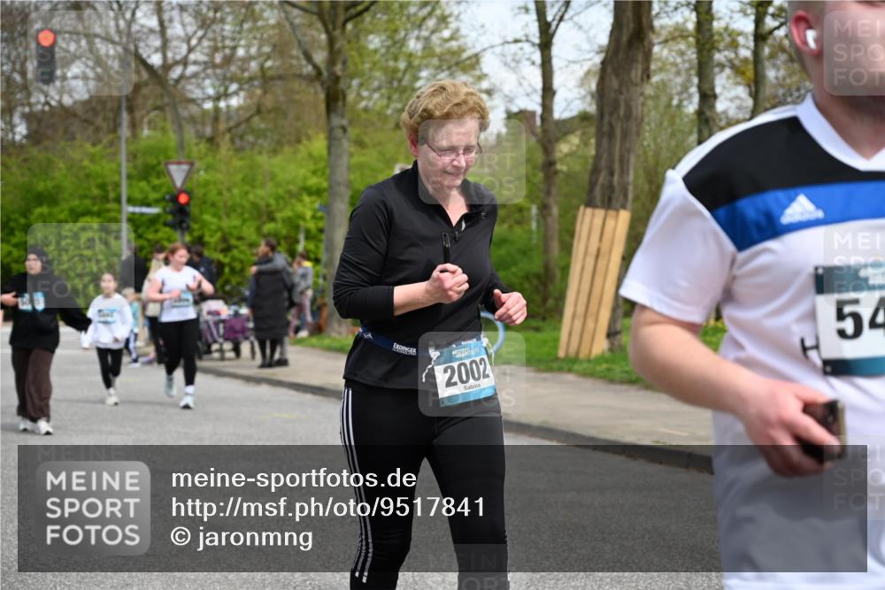 12.04.2026 - 45. Internationalen Wilhelmsburger Insellauf J. Mangold http://msf.ph/oto/9517841 12.04.2026 13:21:42 Ziel 4800, 4047, 2175, 3402, 5482, 4017, 3676, 2628, 3251, 5201, 3109, 4404, 4362, 2473, 4362, 2473, 2552, 2130, 2840, 3998, 5462, 5205, 4809, 2002, 2332, 2116, 3581, 3235, 3915, 5080, 4348, 5085, 3603, 3602 meine-sportfotos.de