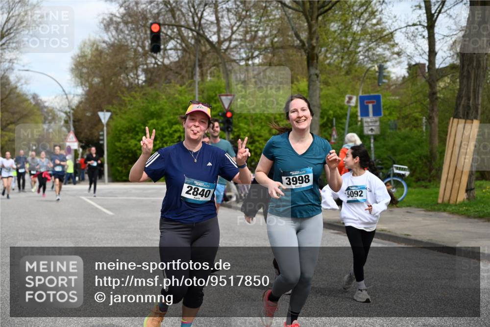 12.04.2026 - 45. Internationalen Wilhelmsburger Insellauf J. Mangold http://msf.ph/oto/9517850 12.04.2026 13:21:46 Ziel 3402, 5482, 4017, 3676, 2628, 3251, 5201, 3109, 4404, 4362, 2473, 2552, 2130, 2840, 3998, 5462, 5205, 4809, 2002, 2332, 2116, 3581, 3235, 3915, 5080, 4348, 5085, 3603, 3602, 5092 meine-sportfotos.de