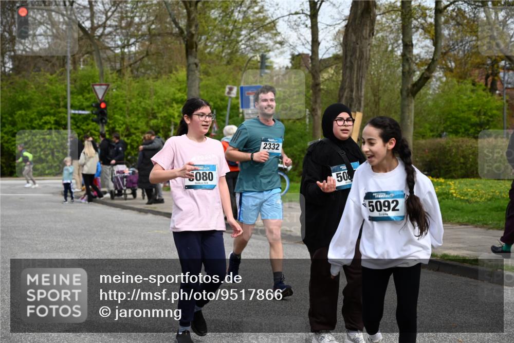 12.04.2026 - 45. Internationalen Wilhelmsburger Insellauf J. Mangold http://msf.ph/oto/9517866 12.04.2026 13:21:48 Ziel 5482, 4017, 3676, 2628, 3251, 5201, 3109, 4404, 4362, 2473, 2552, 2130, 2840, 3998, 5462, 5462, 5205, 4809, 2002, 2332, 2116, 3581, 3235, 3915, 5080, 4348, 5085, 3603, 3602, 5092, 2246, 5192, 5171, 3162, 4443 meine-sportfotos.de