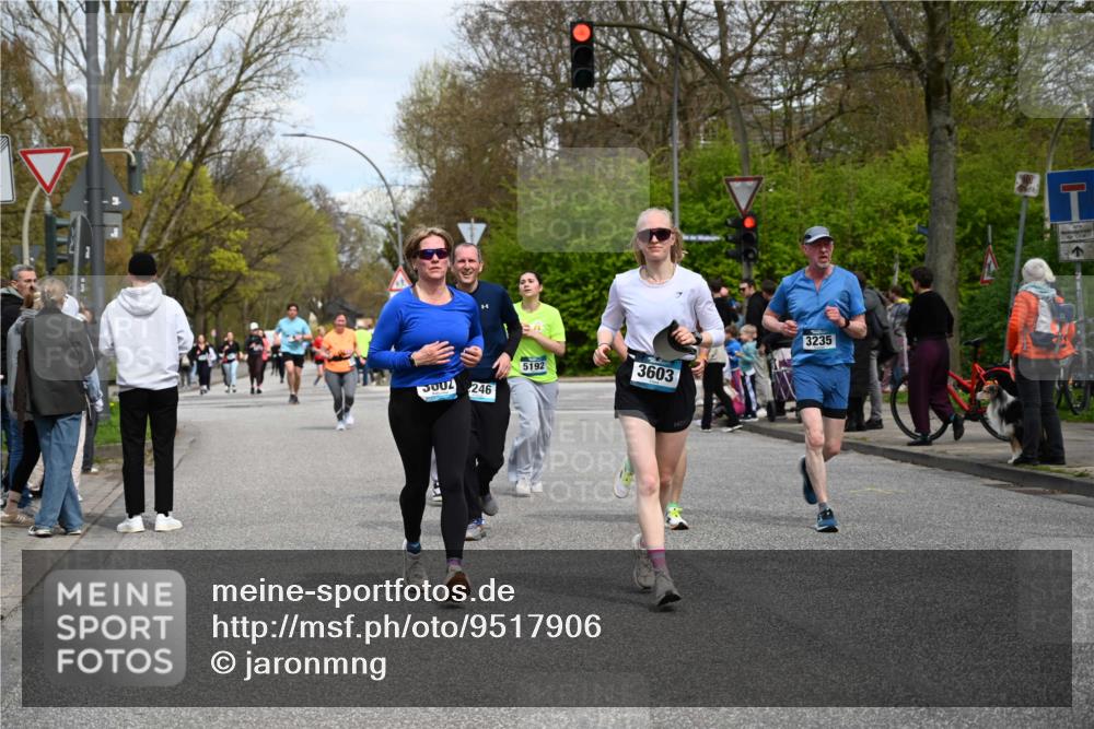 12.04.2026 - 45. Internationalen Wilhelmsburger Insellauf J. Mangold http://msf.ph/oto/9517906 12.04.2026 13:21:58 Ziel 3676, 2628, 3251, 5201, 3109, 4404, 4362, 2473, 2552, 2130, 2840, 3998, 5462, 5205, 4809, 2002, 2332, 2116, 3581, 3235, 3915, 5080, 4348, 5085, 3603, 3602, 5092, 2246, 5192, 5171, 3162, 4443, 4442, 3746, 5290, 3057, 3667, 5304, 4210 meine-sportfotos.de
