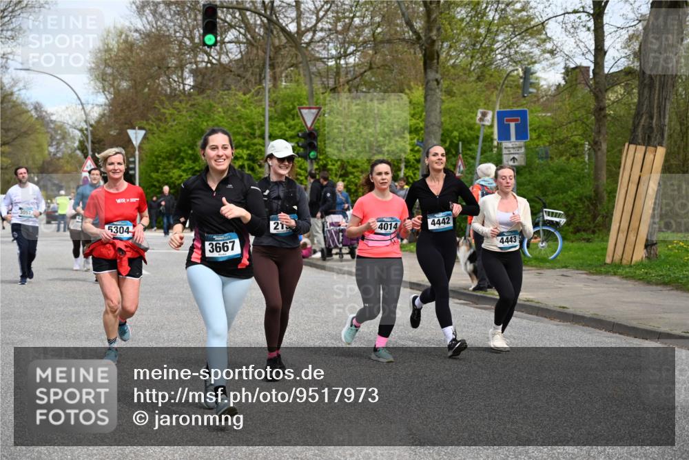 12.04.2026 - 45. Internationalen Wilhelmsburger Insellauf J. Mangold http://msf.ph/oto/9517973 12.04.2026 13:22:15 Ziel 5205, 4809, 2002, 2332, 2116, 3581, 3235, 3915, 5080, 4348, 5085, 3603, 3602, 5092, 2246, 5192, 5171, 3162, 4443, 4442, 3746, 5290, 3057, 3057, 3667, 5304, 4210, 4014, 2158, 5314 meine-sportfotos.de