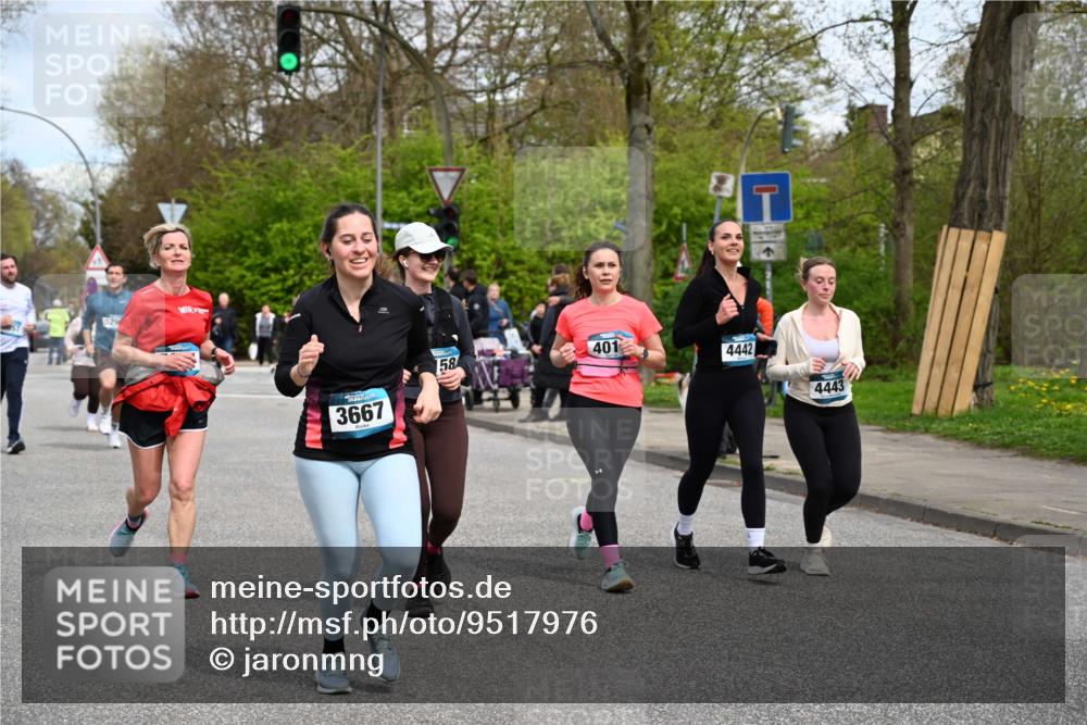 12.04.2026 - 45. Internationalen Wilhelmsburger Insellauf J. Mangold http://msf.ph/oto/9517976 12.04.2026 13:22:15 Ziel 5205, 4809, 2002, 2332, 2116, 3581, 3235, 3915, 5080, 4348, 5085, 3603, 3602, 5092, 2246, 5192, 5171, 3162, 4443, 4442, 3746, 5290, 3057, 3057, 3667, 5304, 4210, 4014, 2158, 5314 meine-sportfotos.de
