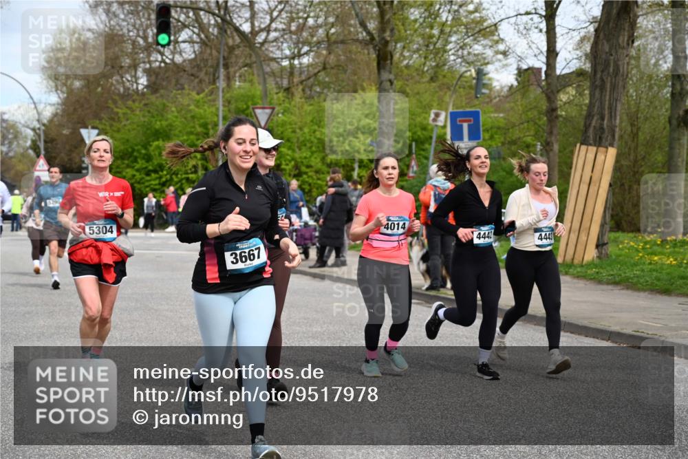 12.04.2026 - 45. Internationalen Wilhelmsburger Insellauf J. Mangold http://msf.ph/oto/9517978 12.04.2026 13:22:15 Ziel 5205, 4809, 2002, 2332, 2116, 3581, 3235, 3915, 5080, 4348, 5085, 3603, 3602, 5092, 2246, 5192, 5171, 3162, 4443, 4442, 3746, 5290, 3057, 3057, 3667, 5304, 4210, 4014, 2158, 5314 meine-sportfotos.de